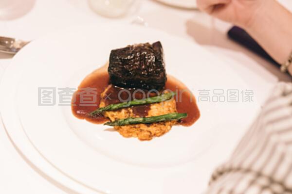 婚禮主菜精選與正餐服務(wù)指南
