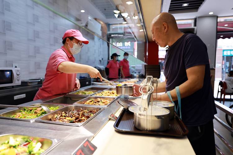 南沙長者飯?zhí)?16個 從“一餐熱飯”到“幸福養(yǎng)老”的溫情答卷